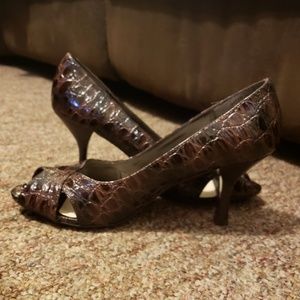 Apt. 9 peep toe heel kendall brown CROC